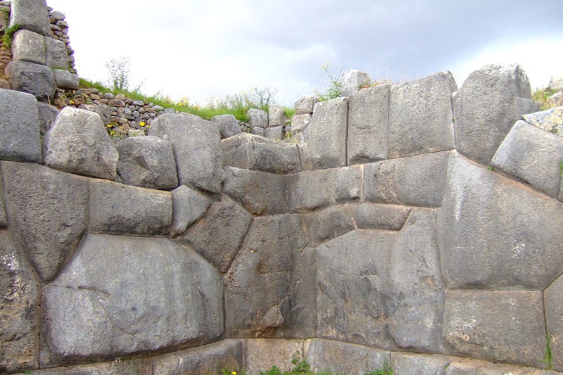 Sacsayhuaman Stones perfectly joined Sacsayhuamán