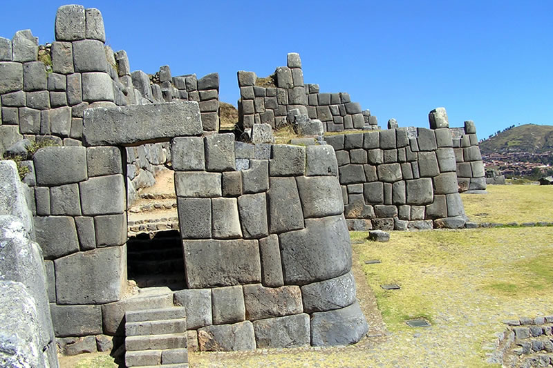 Sacsayhuaman Stone doors found in Sacsayhuamán