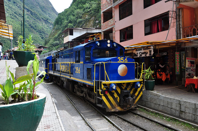 Machu Picchu train Return train Machu Picchu to Ollaytambo