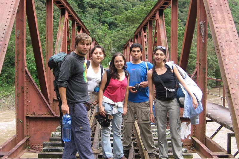 Machu Picchu Hidroelectrica Tourists bridge Machu Picchu