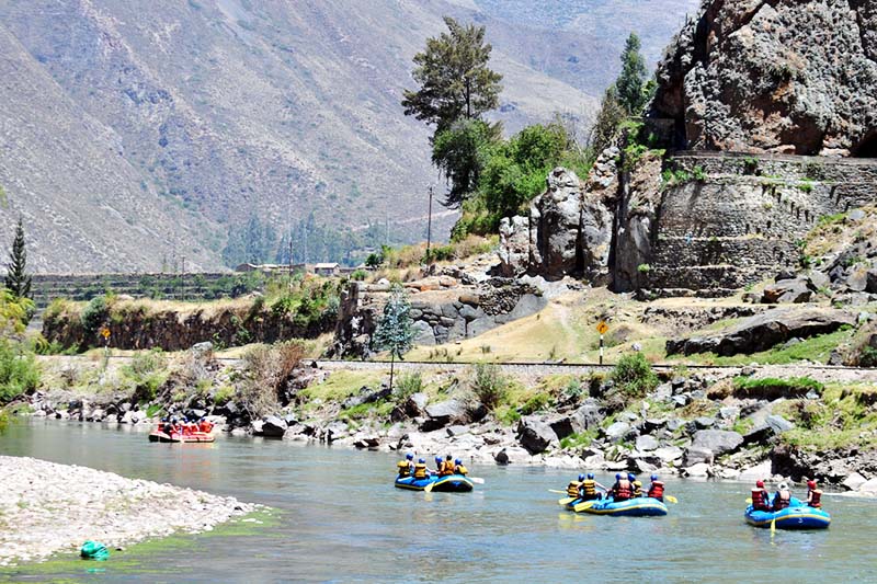 Rafting in the waters of the Urubamba river in Cusco