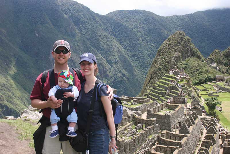 Baby in Machu Picchu Couple with baby in Machu Picchu