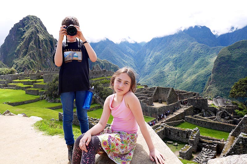 Descuento para menores Children in Machu Picchu
