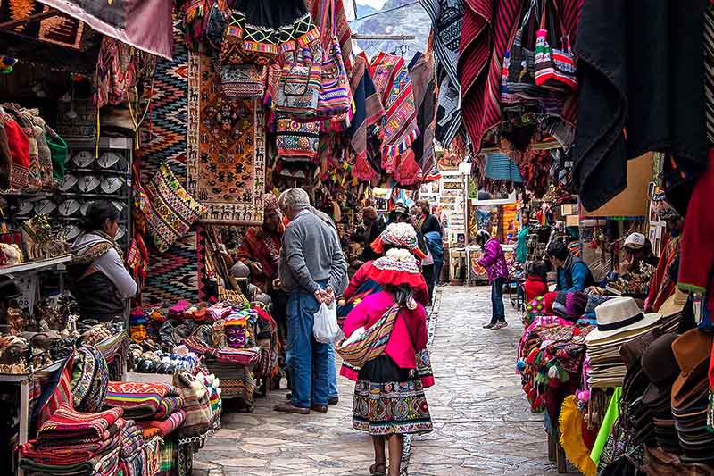 Pisac handicraft market
