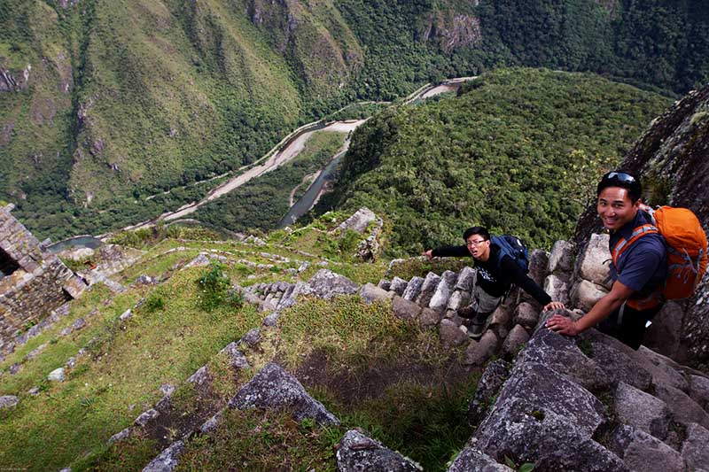 Montaña Huayna Picchu Turistas en la montaña Huayna Picchu