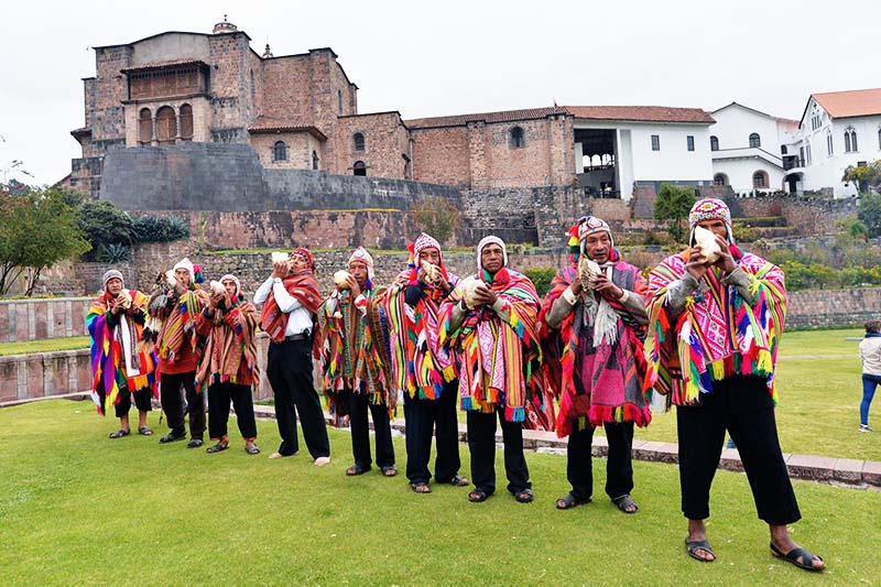 Welcome to the new Andean year People welcoming the Andean New Year at the Coricancha temple