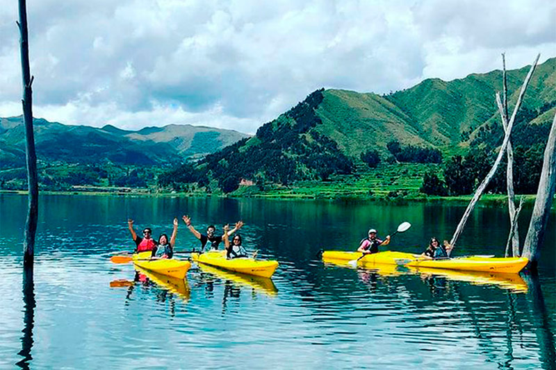 Piuray Lagoon Tourists kayaking in the Piuray lagoon