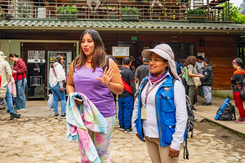 Official tourist guide at the entrance to the Wonder of the World