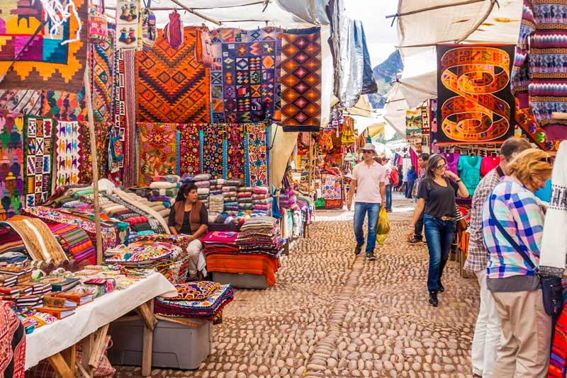 Tourist observing products at the Pisac Market