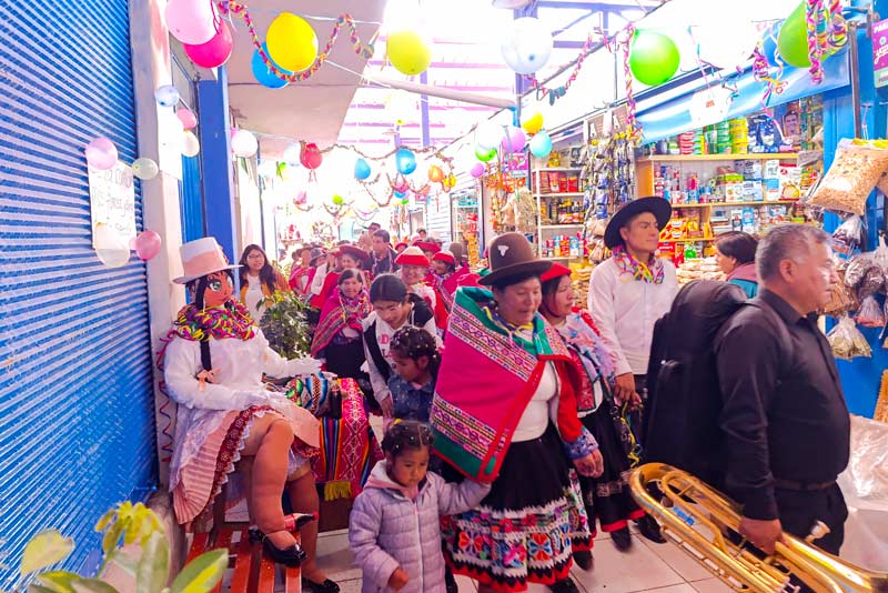 This is what the Wanchaq market looked like during the Cusco carnival.
